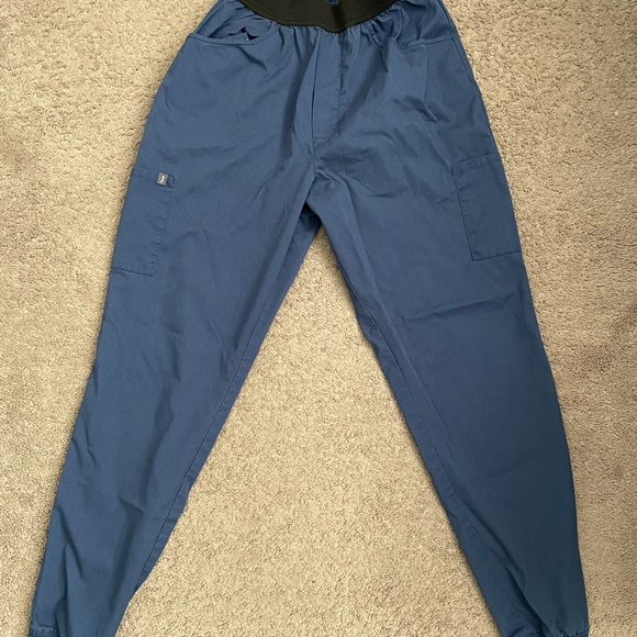 Men’s Navy scrubs - Picture 2 of 2